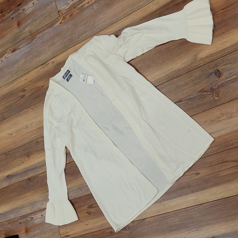 🆕 Van heusen cream cardigan